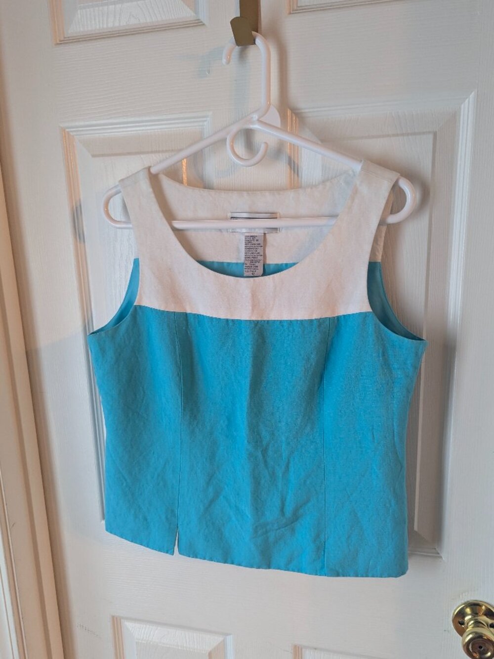 Jessica Howard white and aqua blue sleeveless top - 12